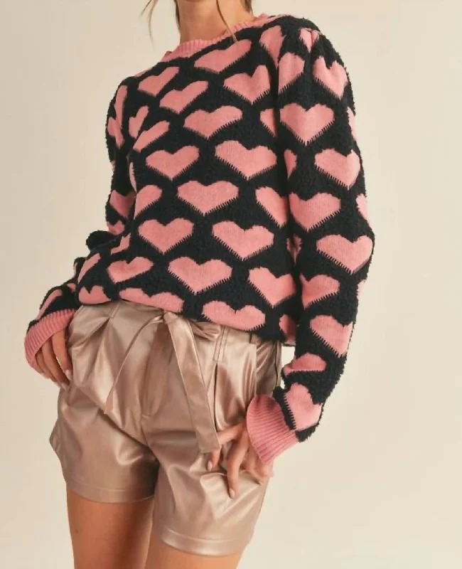 Crewneck Knit Heart Sweater In Black/pink